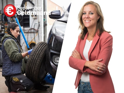 Budgetcoach Carolien Vos geeft advies aan Pim en Lotte.