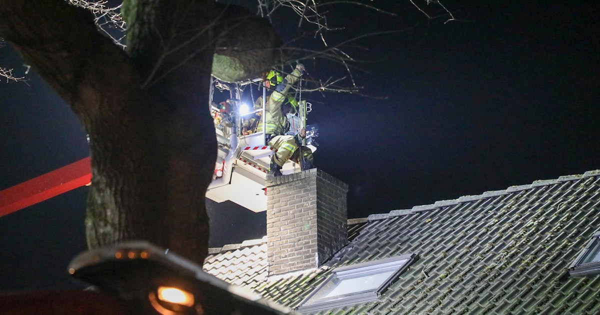 Brand in schoorsteen van woning in Lunteren
