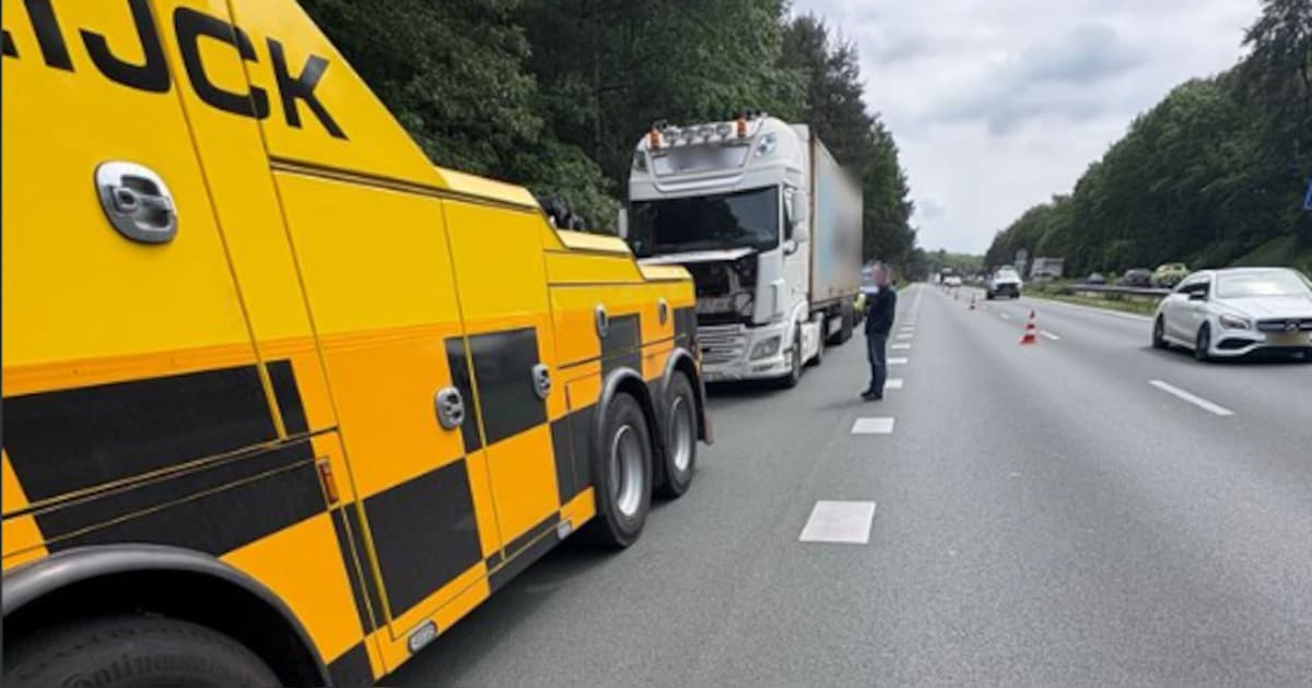 Vrachtwagen met pech veroorzaakt file op A4 bij Bergen op Zoom-Zuid