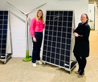 Amber (26) kocht 50 oude zonnepanelen en geeft ze een nieuw leven: ‘Het is een echte eyecatcher’