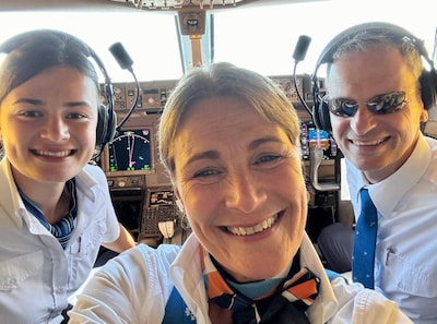 Piloot Zoë (22) vliegt met haar ouders de wereld over: vader naast haar in de cockpit, moeder als cabin attendant
