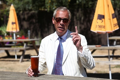 Farage wint verkiezingen, keert terug in Brits parlement