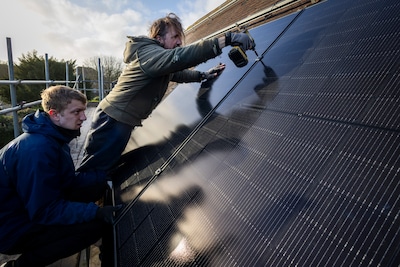 Terugleverkosten voor zonnestroom mogen blijven van waakhond ACM
