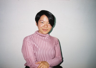 Band tussen mens en dier zichtbaar in sieraden van Noon Passama, gratis te zien in Museum Arnhem