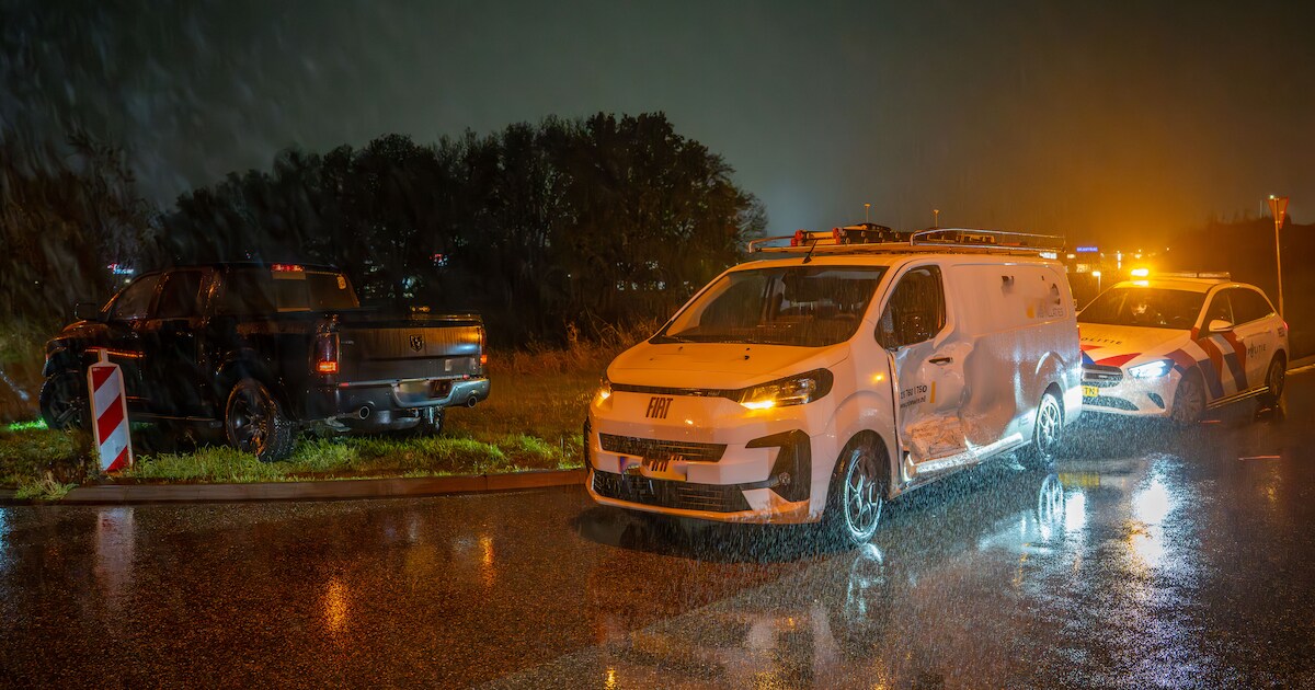 Bestelbus en pick-up op elkaar gebotst op industrieterrein in Zevenaar ...