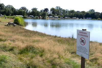 Zwemverbod in plas vakantiepark blijft van kracht: ‘Het is een groot gemis, maar...’