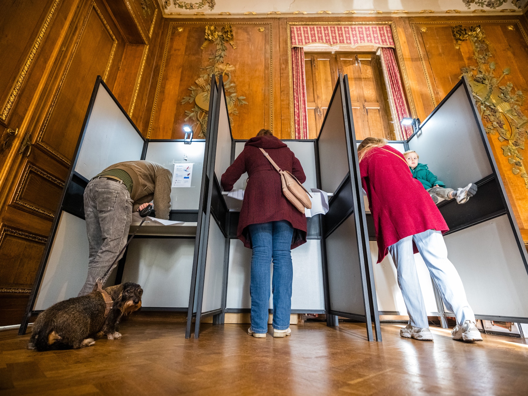 ‘Sorry, vergat licht aan te doen’ en ‘diegene moet neergeschoten worden’: dit viel op tijdens het stemmen in Rivierenland