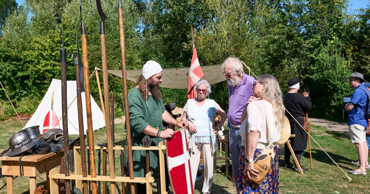 Historische groepen tonen levende geschiedenis bij Kasteel Heeswijk