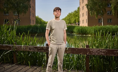 Michiel (36) wil meer vaders naar zwemles: ‘Dat is nog altijd een vrouwenaangelegenheid’
