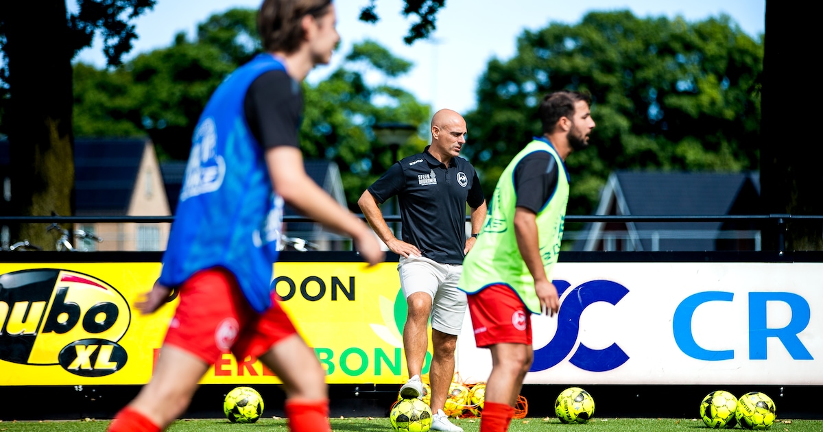 Oud-prof ontbreekt op de bank na rode kaart bij FC Den Bosch • Voor ...