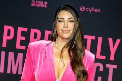 Yolanthe straalt in over the top-jurk en Frank neemt ‘allesies’ mee de sneeuw in