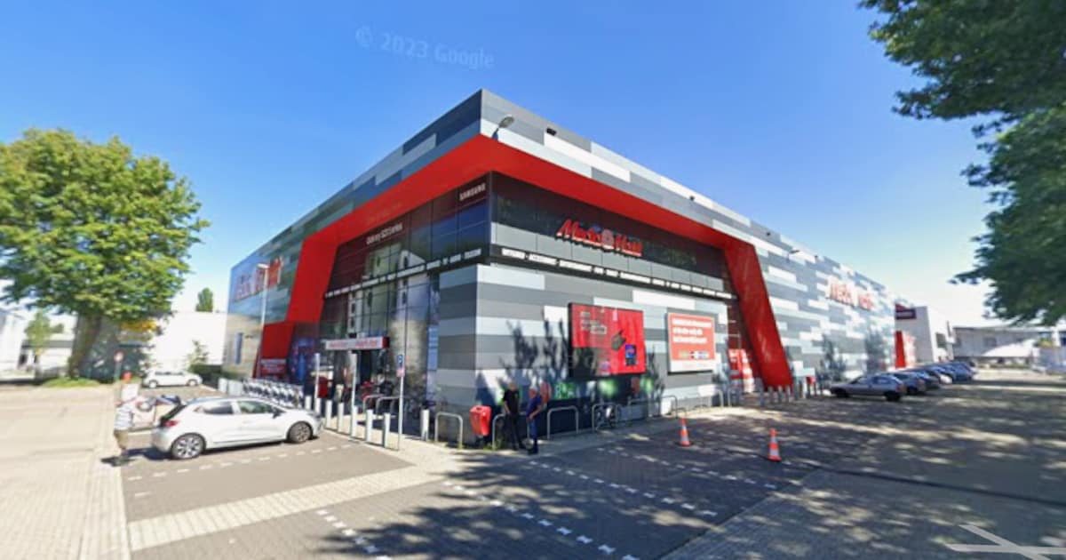 Dief verstopt tablet van 1000 euro in speciale rugzak en vlucht na gevecht met beveiliger