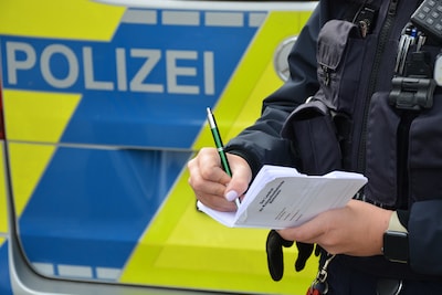 Nederlandse (35) blijkt bij controle in trein nog 1200 euro te moeten aftikken en belandt in Duitse cel
