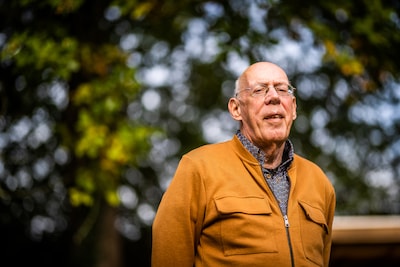 Iedereen is een ‘buitenpeentje’, stelt Fred (72): ‘Ik durfde mezelf de helft van mijn leven niet te
