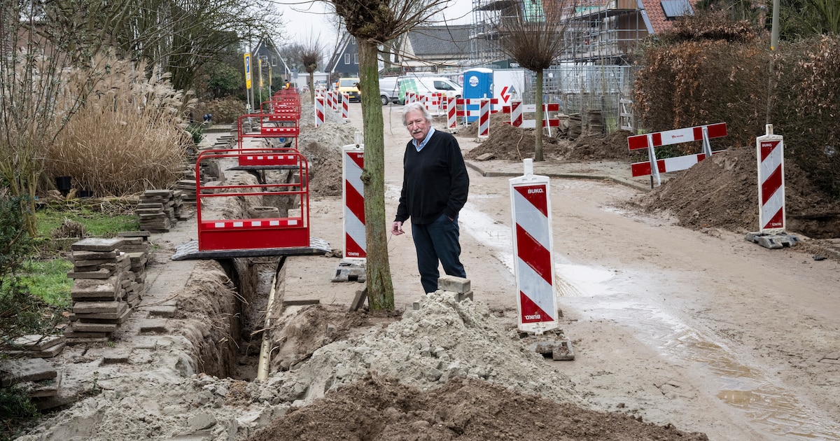 Glibberen naar je voordeur: de Jan Arntzstraat kreunt onder de modder en een opengebroken stoep