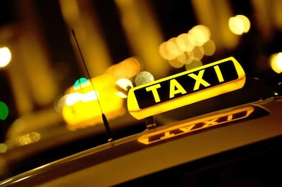 Zijn taxi’s zo duur of is de luchtvervuilvaart zo goedkoop?