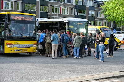 Reizigers urenlang vast in stilstaande trein door brand bij Woerden: ‘Ongelofelijk hoe rustig iedereen bleef’
