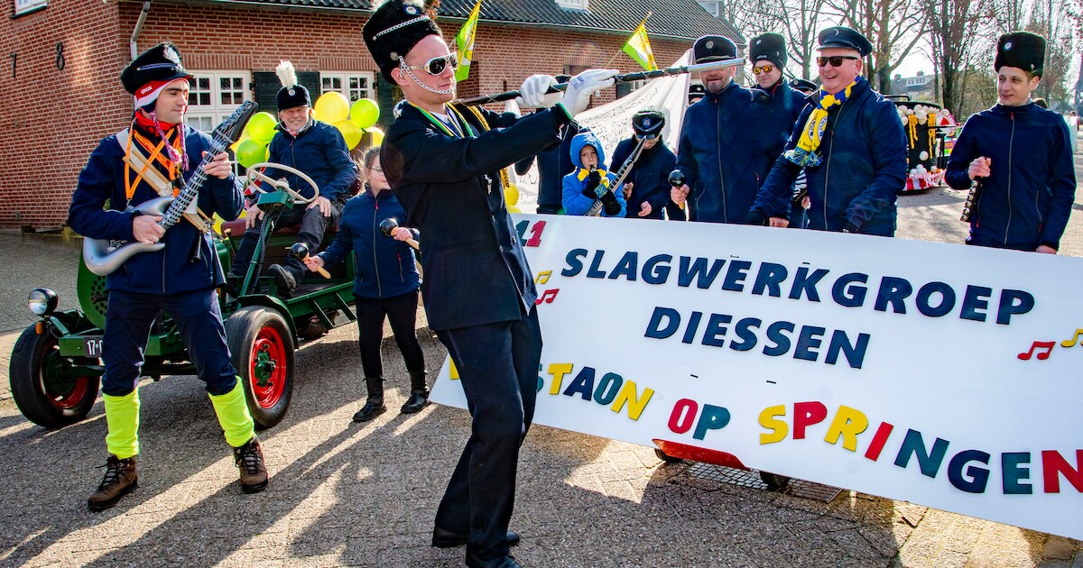 Stopnoalden springen in de optocht tegen de winterse kou | Regio | De ...