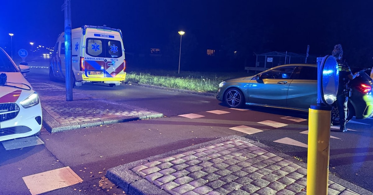 Fietsster gewond naar ziekenhuis na aanrijding in Enschede