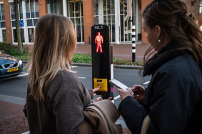 Bij dit nieuwe verkeerslicht is eindeloos wachten verleden tijd: ‘Het herkent zelfs grotere groepen’