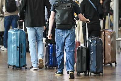 Stiekem koffer mee op reis? Ryanair geeft hogere bonus aan personeel dat jouw te grote bagage opmerkt