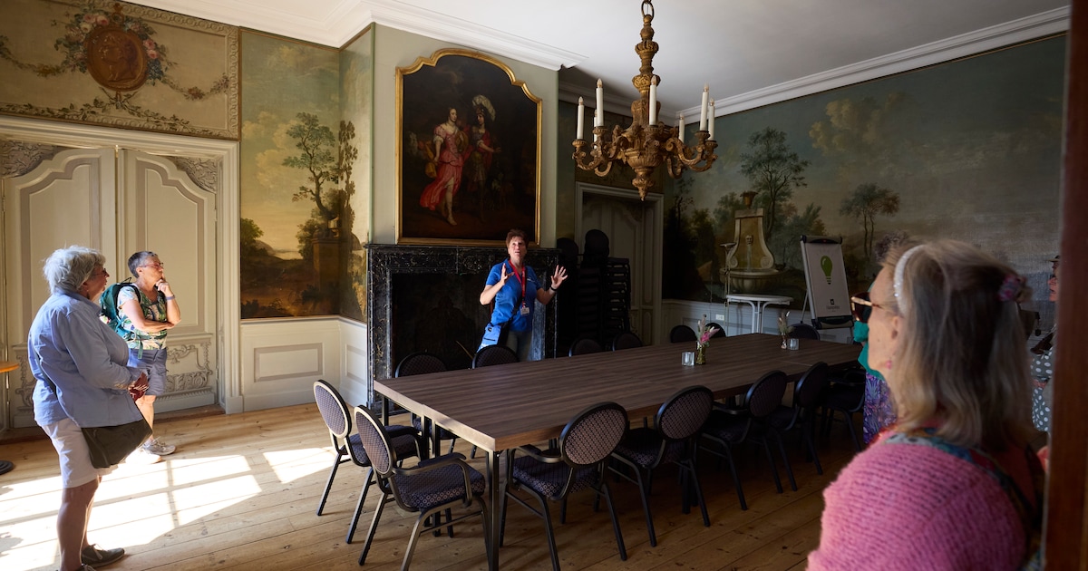 Cornelia leidt vergadering in wit huishoudschort: dit is de populairste wandeling door Zutphen