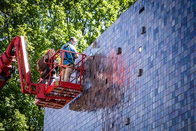 Opnieuw onderzoek naar gebreken tegeltjes op gevel Museum Arnhem