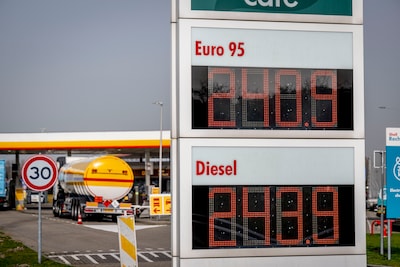 Dinsdag weer flinke prijsstijgingen aan de pomp: ‘Eerste grote effecten worden zichtbaar’