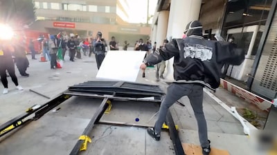 KIJK | Traangas en pepperspray ingezet bij ICE-protesten in LA