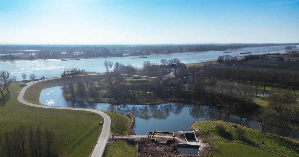 Dijk tussen Gorinchem en Waardenburg is versterkt en weer hoogwaterbestendig