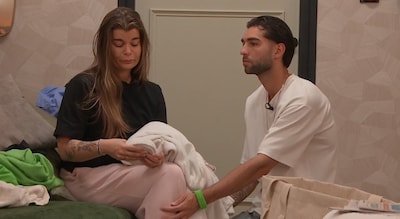 ‘Waar moet ik heen?’ Chess is ten einde raad in Bondgenoten nadat ze eigen vriend op tv bedroog