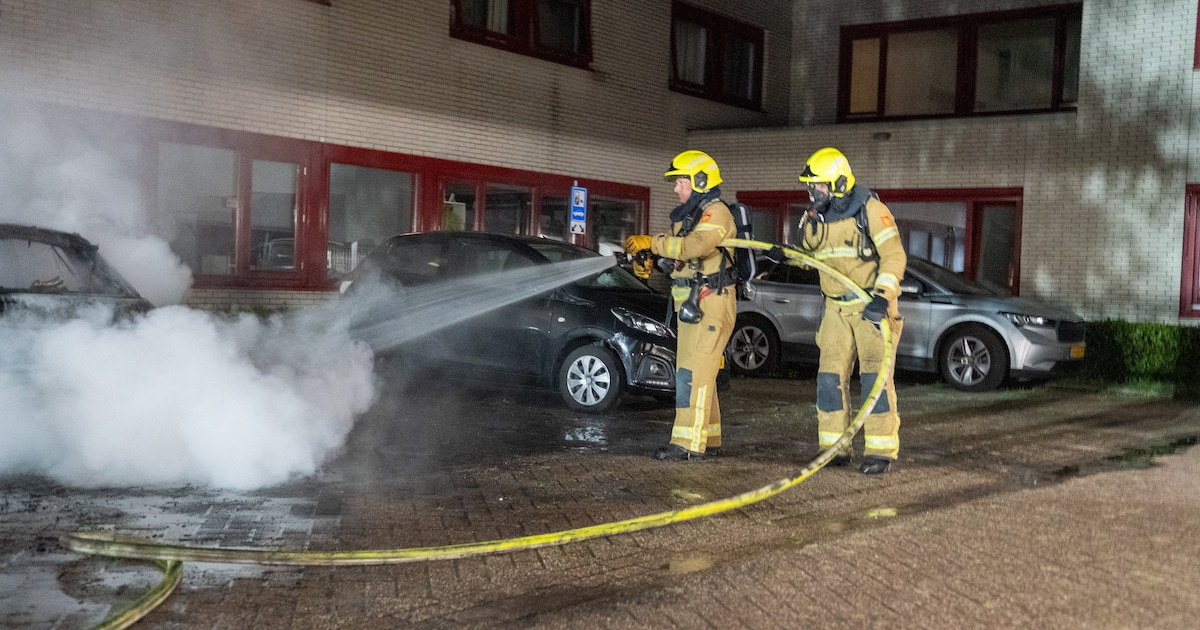 Auto brandt uit op Piet Heinstraat in Zutphen