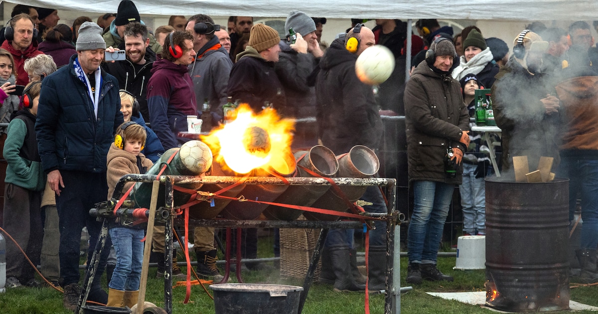 Vuurwerk verboden? Carbidschieten blijft hét feest in Angerlo