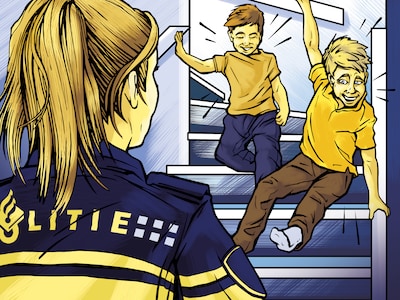 Als Erna aanbelt om slecht nieuws te brengen, ziet ze twee jongens van een jaar of 9 en 7 de trap afkomen