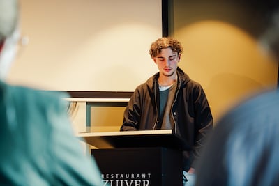 Milan (16) uit Den Dolder draagt op 4 mei eigen gedicht voor op de Dam: ‘Ons dagelijks leven kan zom