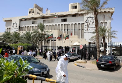 Vijf jaar cel en ruim 1 miljoen dollar boete voor ambtenaar in Koeweit die nooit kwam opdagen