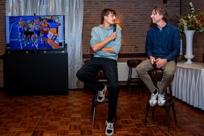 In ’t Zwaantje is het muisstil als twee topatleten vertellen over hun band: ‘Ik zie hem vaker dan mi