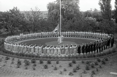 Wat gebeurde er écht binnen de muren van Limburgse school voor nazimeisjes? Podcast duikt in geschiedenis