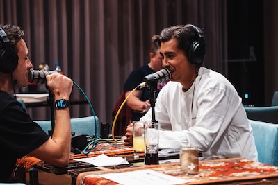 Oud-speler Roan van der Plaat te gast in podcast Dicht op Vitesse: 'Soms denk je: daar had ik willen