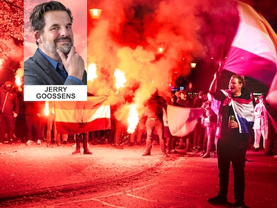 Jerry zag hoe de slaapstad ontwaakte onder fakkellicht en geschreeuw over verraad