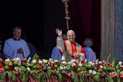 Paus bedankt niet voor Nederlandse bloemen, roept wereldleiders op tot vrede