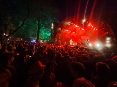 Koningsdag 2026 | Druk op stations en in treinen, zegt NS • Marcouch tevreden • De Jeugd Van Tegenwo