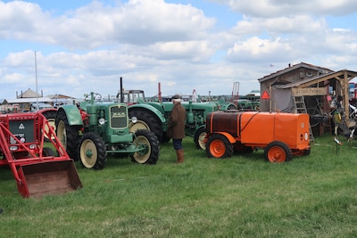 Historisch Weekend Herveld toont oude tractoren en ambachten