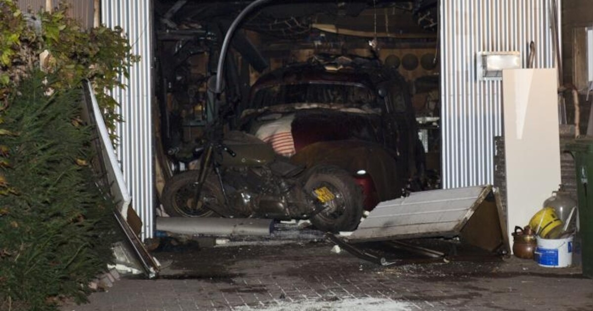 Brand verwoest oldtimer in Mill