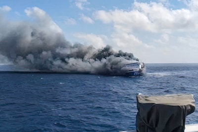Doden en 41 vermisten door brand op veerboot in Indonesië