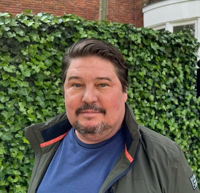 Martijn Krabbé wordt voice-over bij The Voice of Holland: ‘Altijd al een eer, nu ik ziek ben helemaal’