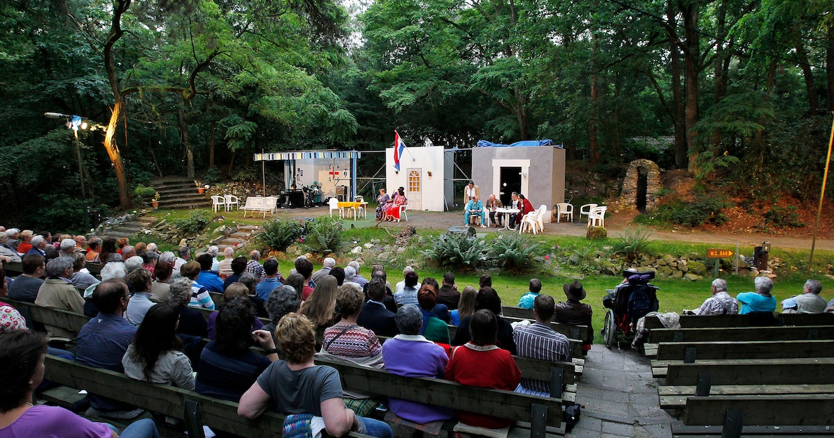 Jeugdtoneel Het Kleppervolkje in openluchttheater Luyksgestel met zomersprookje