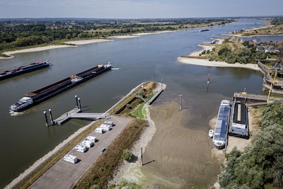 Waterafvoer in de Rijn zakt naar laagste niveau ooit en dat zorgt voor grote problemen