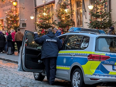 Politie Nedersaksen ontruimt kerstmarkt na melding man met wapen