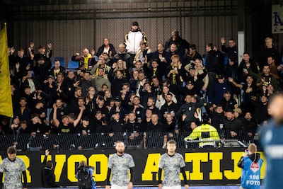 LIVE | Vitesse met Brüll terug op doel begonnen aan wedstrijd bij ploeg in dramatische vorm